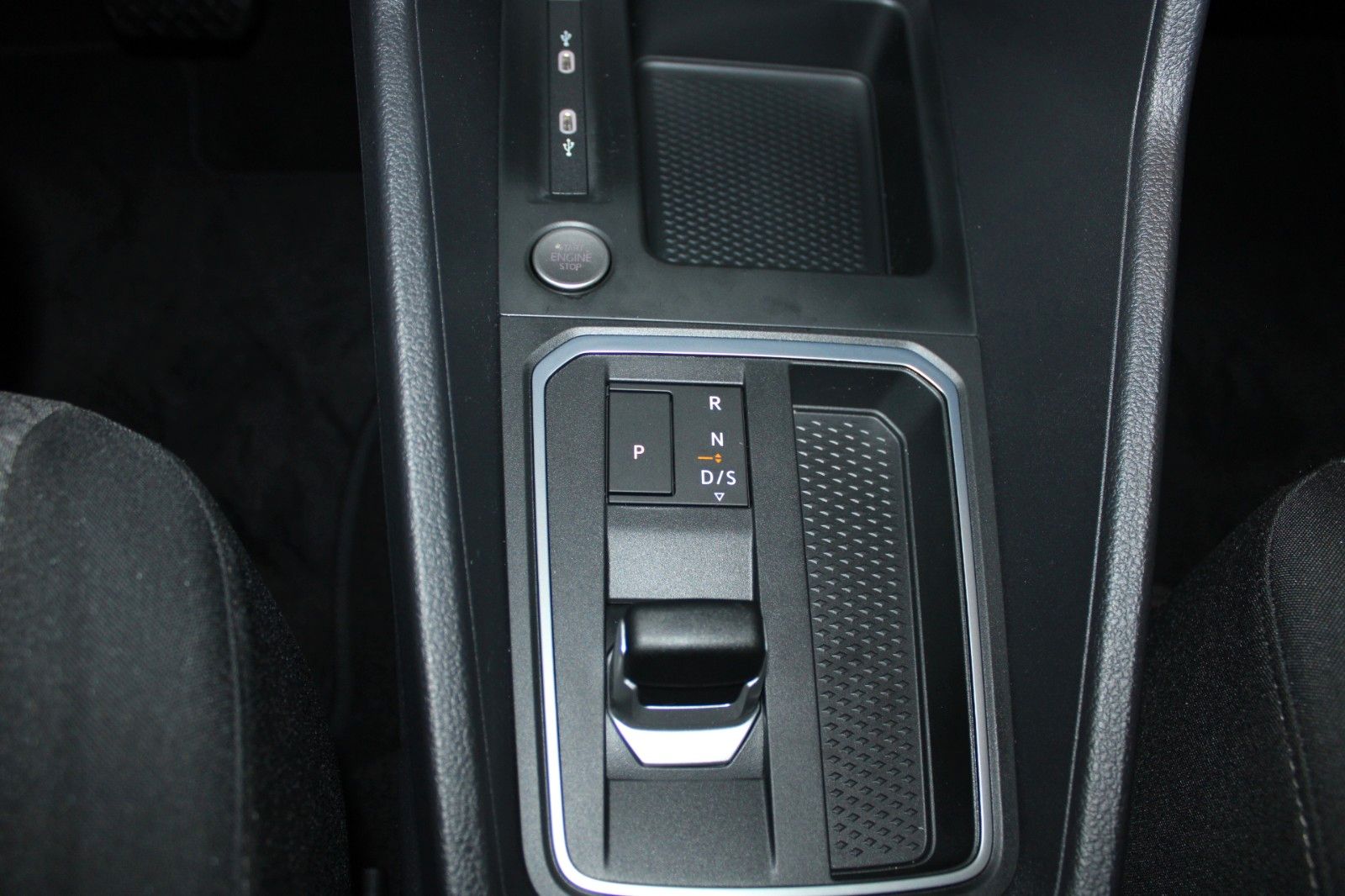 Fahrzeugabbildung Ford Tourneo Connect PHEV Titanium LED IAAC WinterP.