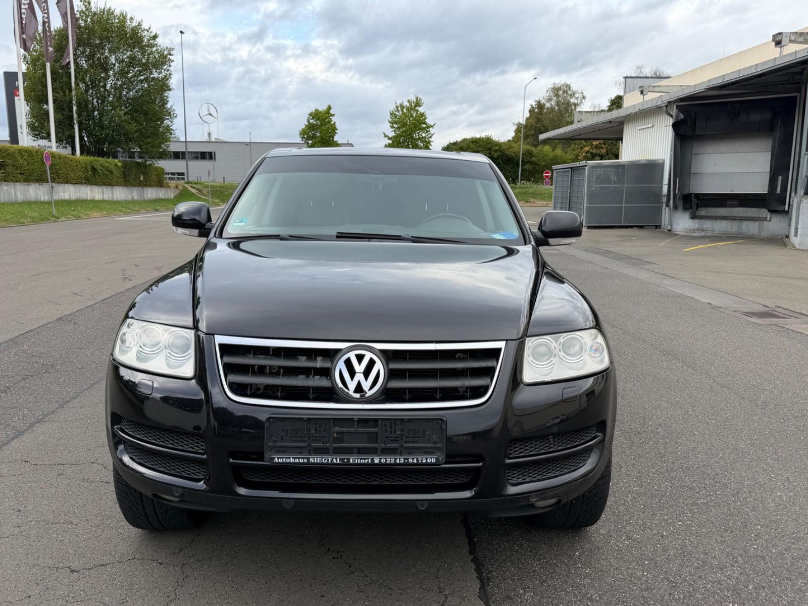 Volkswagen Touareg 2005 — rear view
