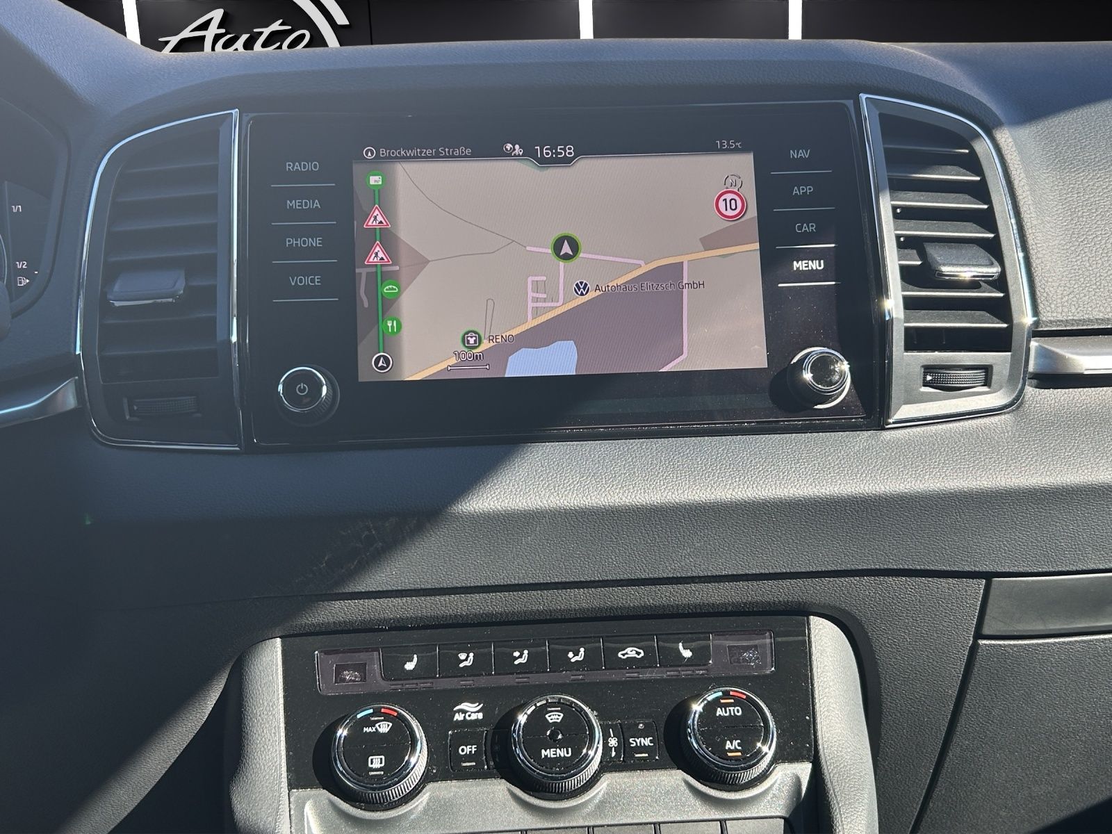 Fahrzeugabbildung SKODA Karoq TSI Tour LED Navi AIC GRA RFK SH