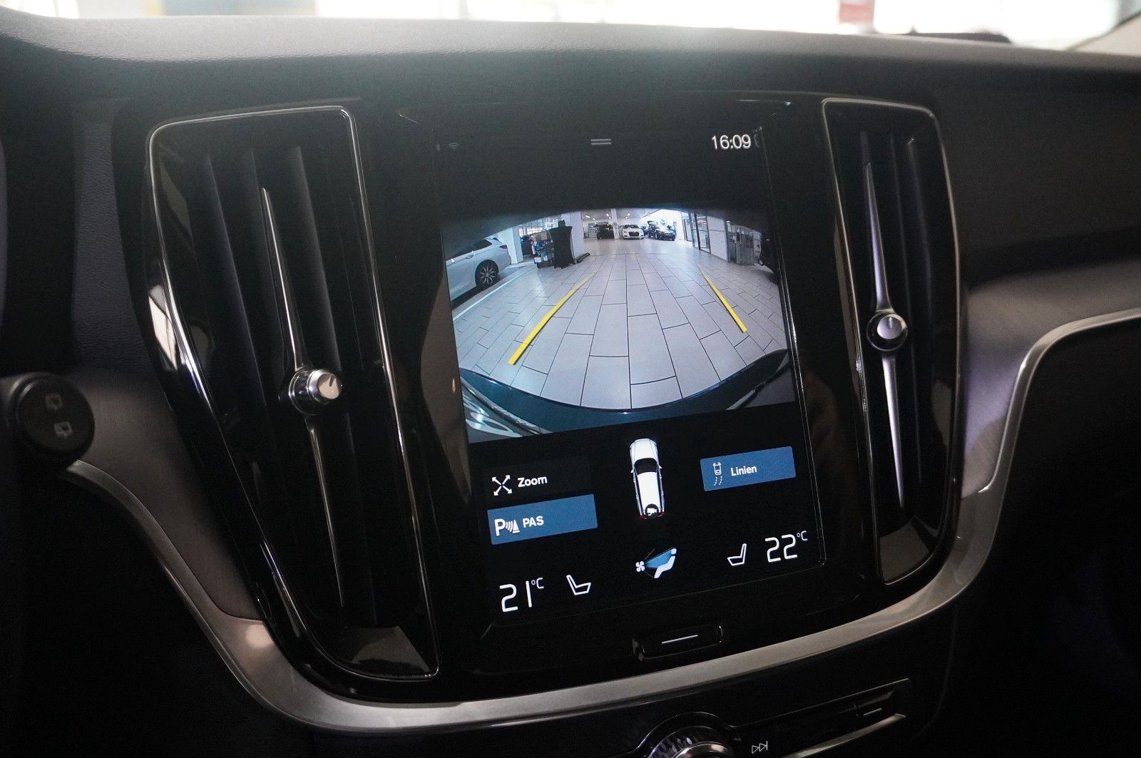 Fahrzeugabbildung Volvo V60 Kombi B4 MOMENTUM PRO NAVI/LED/KAMERA/VIRT.