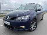 Volkswagen Sharan 2.0 TDI*DSG*HIGH*7-SITZ*PANO*NAVI*XEN*AHK - VW Sharan Gebrauchtwagen in Stuttgart