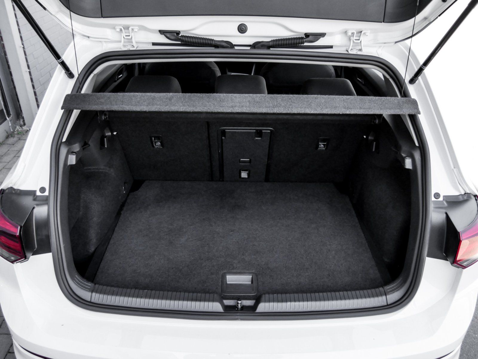 Volkswagen Golf VIII Life 1.0 eTSI DSG LED Navi TravelAss.  foto 12