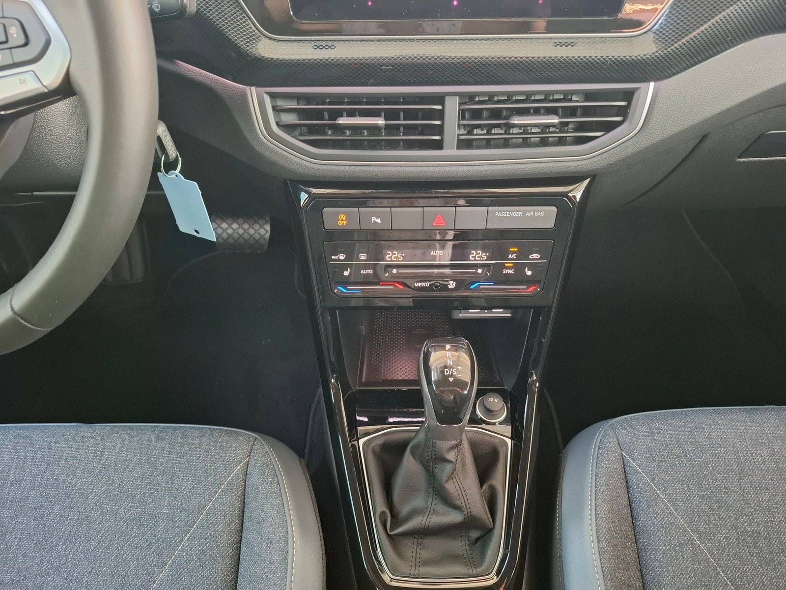 Fahrzeugabbildung Volkswagen T-Cross 1.0 TSI 85 Style DSG + AHK-IQ.Light+ACC