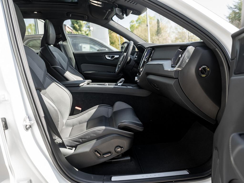 Volvo XC60 B4 AWD Plus Dark