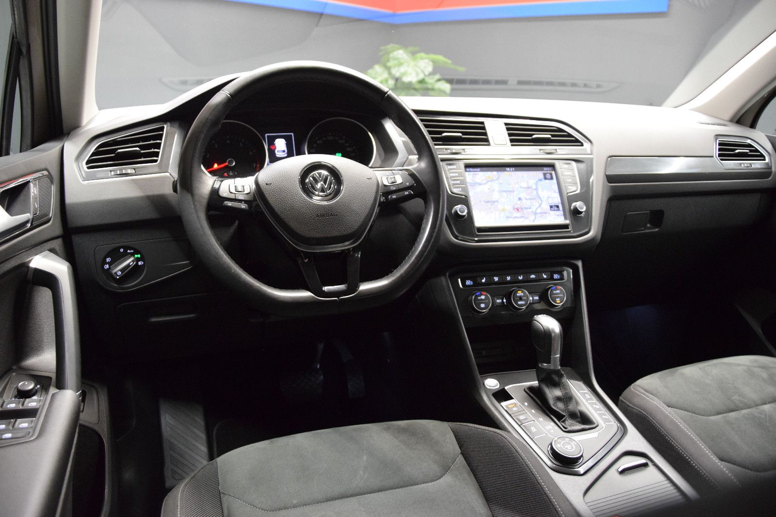 Fahrzeugabbildung Volkswagen Tiguan Highline 4Motion AHK el.Heckklappe ACC
