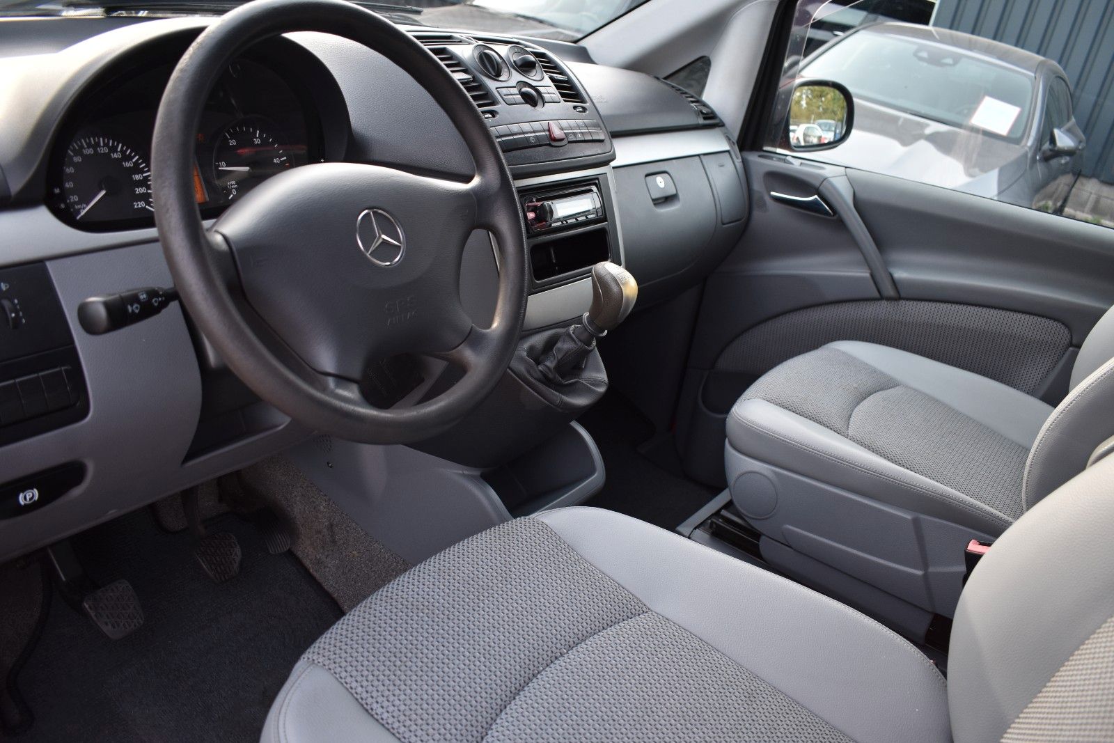 Fahrzeugabbildung Mercedes-Benz Viano 2.2 CDI extralang KLIMA/PDC/AHK/6 Sitze