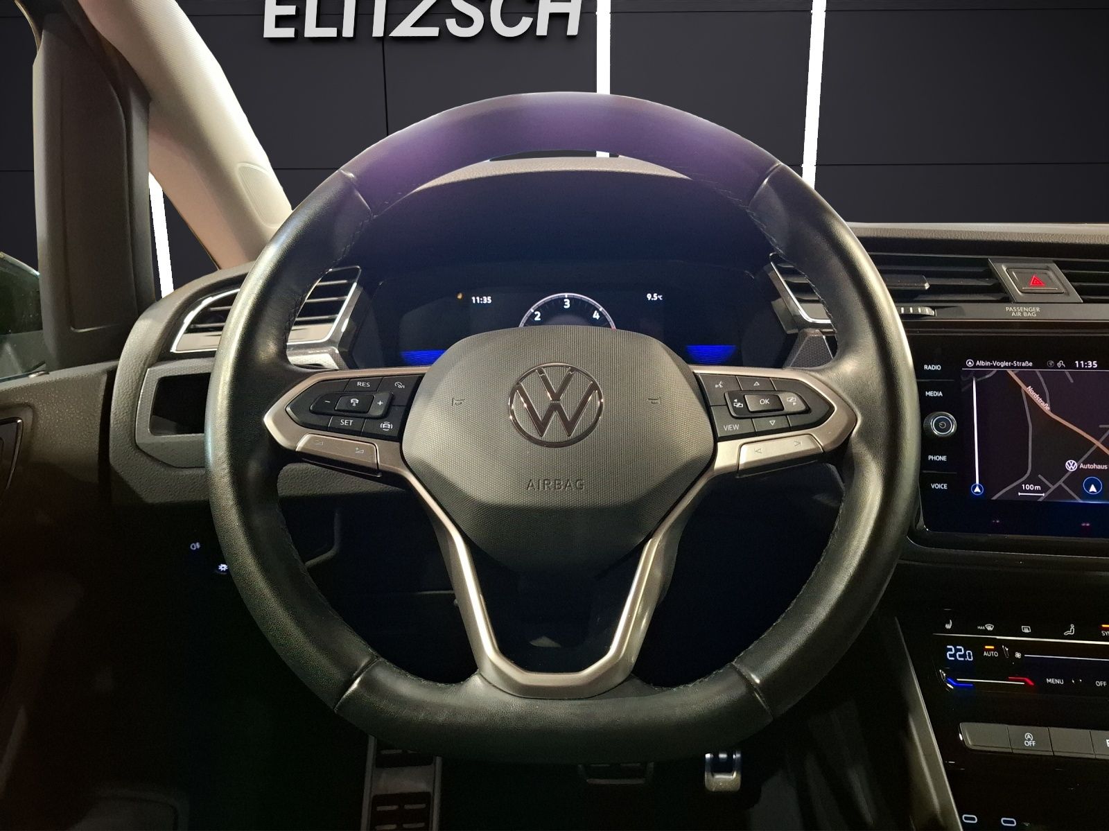 Fahrzeugabbildung Volkswagen Touran TDI Active DSG 7-Si. LED Navi AID ACC SH