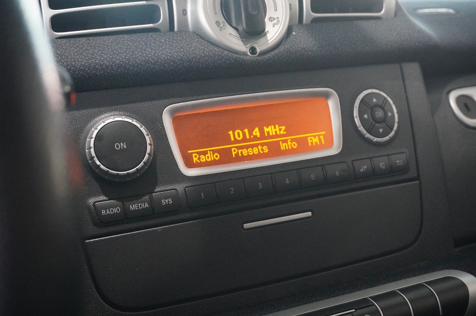 Fahrzeugabbildung Smart ForTwo 1.0 COUPE PASSION AUTOM. KLIMA/PANO/RADIO