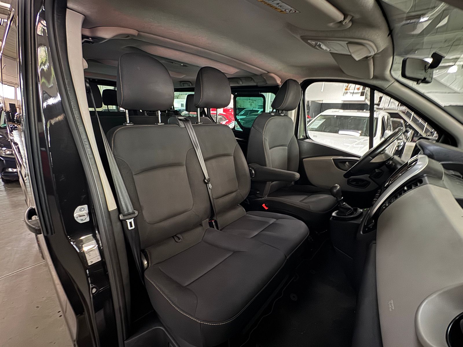 Fahrzeugabbildung Renault Trafic 1.6 DCI EXPRESSION 9-SITZER CAMPER STHDHZ