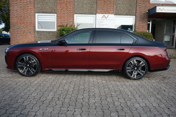Fahrzeugabbildung BMW M760 e xDrive Two Tone Black/Red* Televison