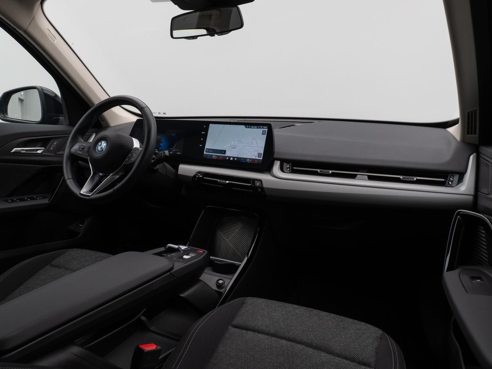 Fahrzeugabbildung BMW iX1 xDrive30 Kamera DAB Sitzhzg LED M Fahrwerk