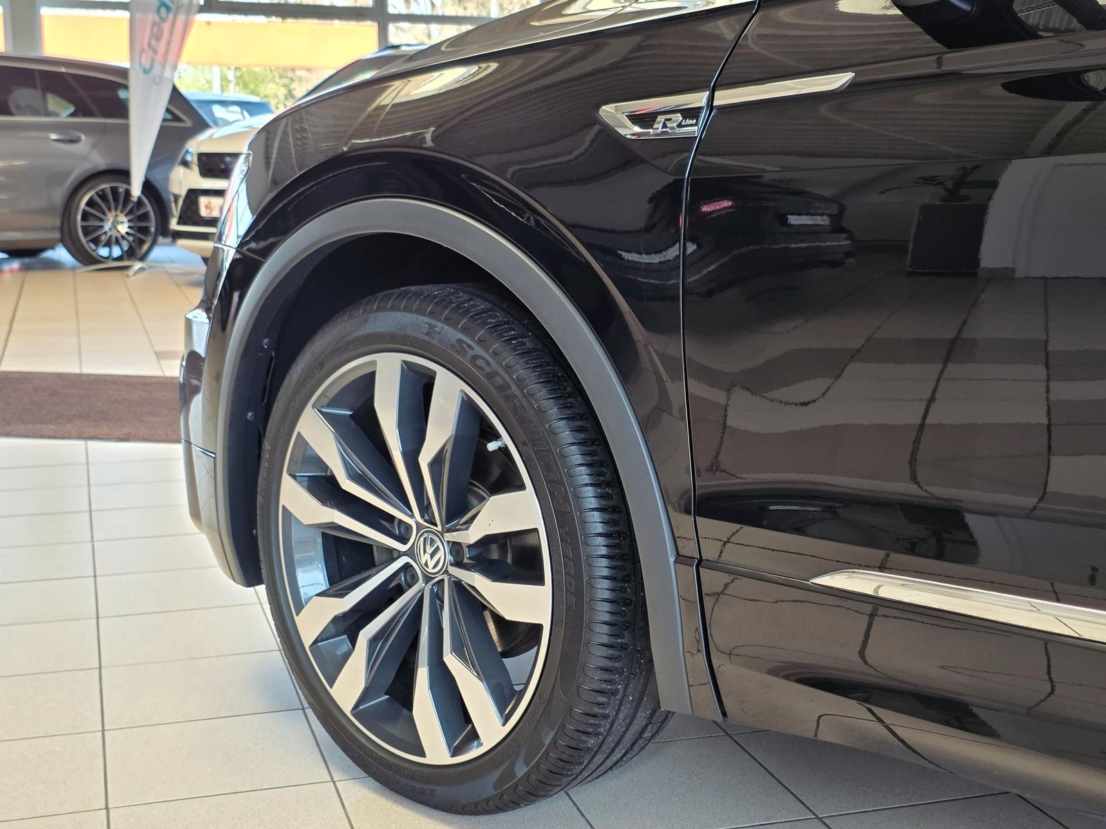 Fahrzeugabbildung Volkswagen Tiguan R-Line/Pano/Keyless/LED/Virtual/Dynaudio