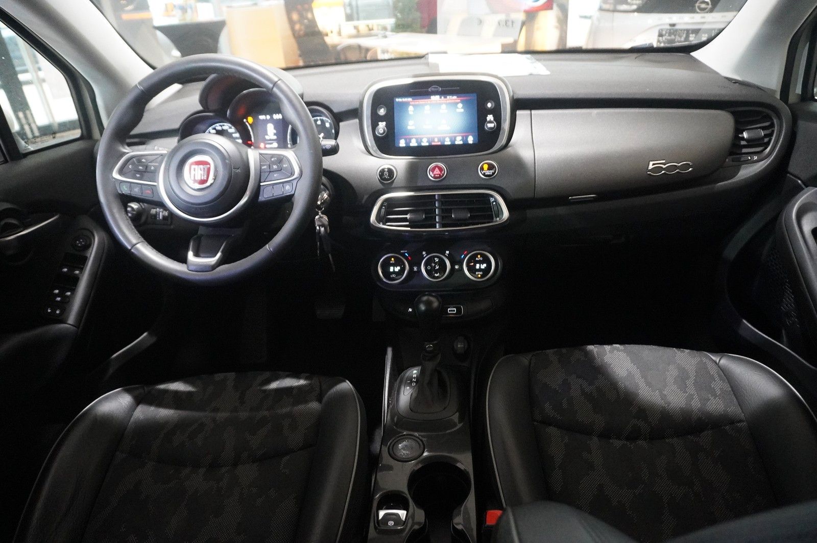 Fahrzeugabbildung Fiat 500X 1.3T CROSS DCT NAVI/LED/PDC/SPORT/TEMP/DAB+