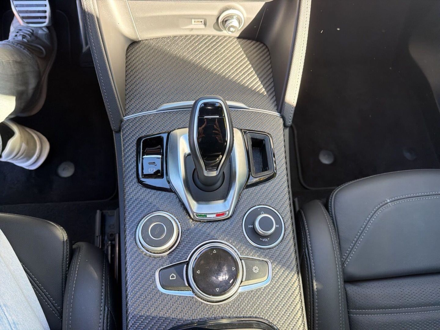 Fahrzeugabbildung Alfa Romeo Stelvio Quadrifoglio Q4 VOLL inkl. Auspuffanlage