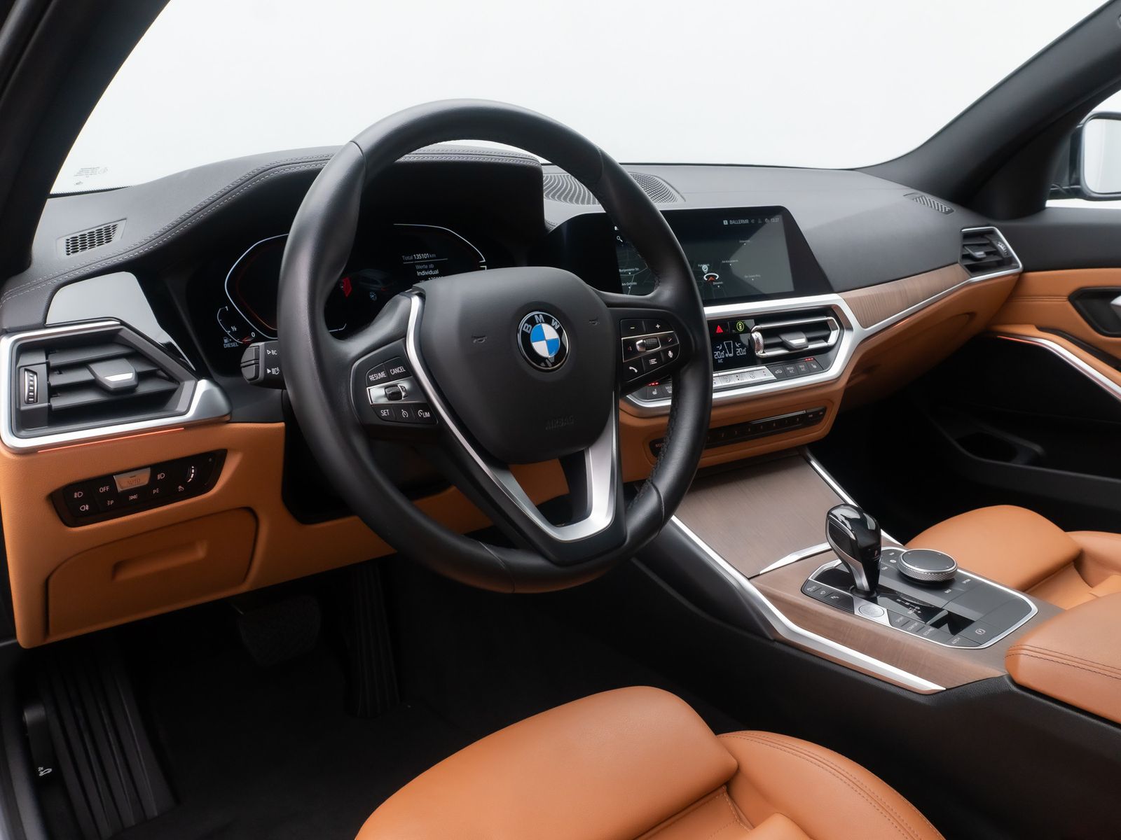 Fahrzeugabbildung BMW 320d xD Luxury Line 360&deg; AHK DAB Alarm Sportsitz