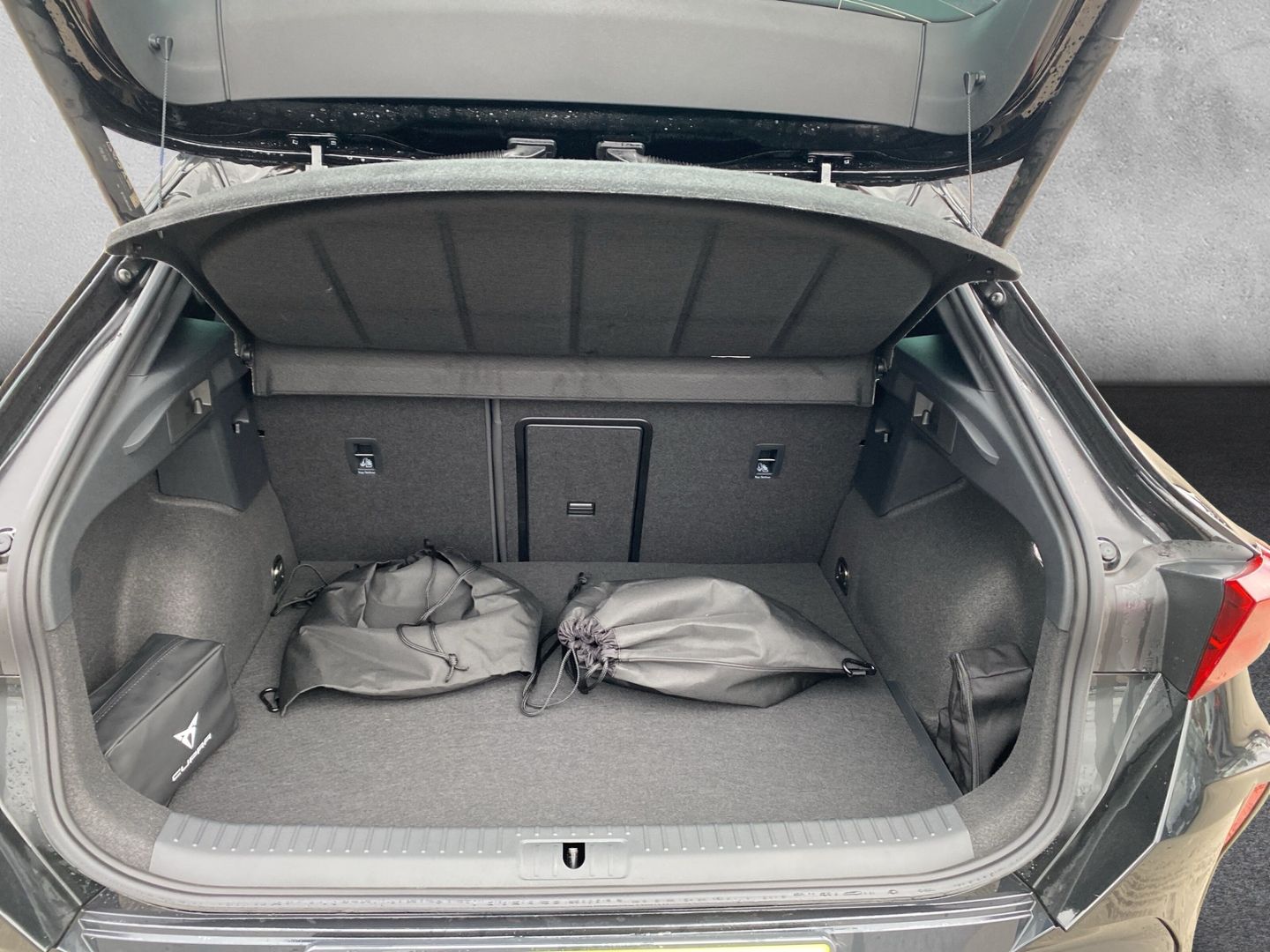 Fahrzeugabbildung CUPRA Formentor VZ 1.5 TSI e-Hybrid*NAVI*Sennheiser*MA