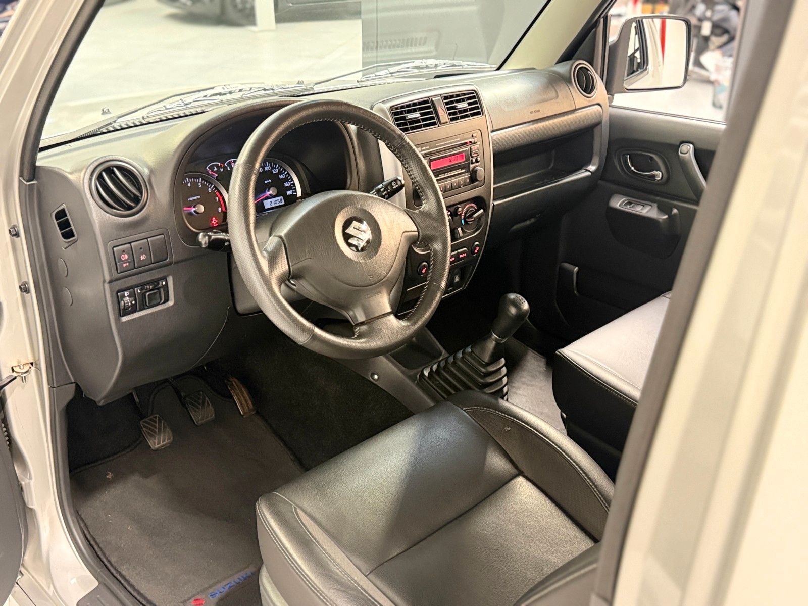 Fahrzeugabbildung Suzuki Jimny 1.3 4WD Style  / Sitzheizung