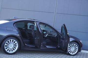 BMW 750 - 8