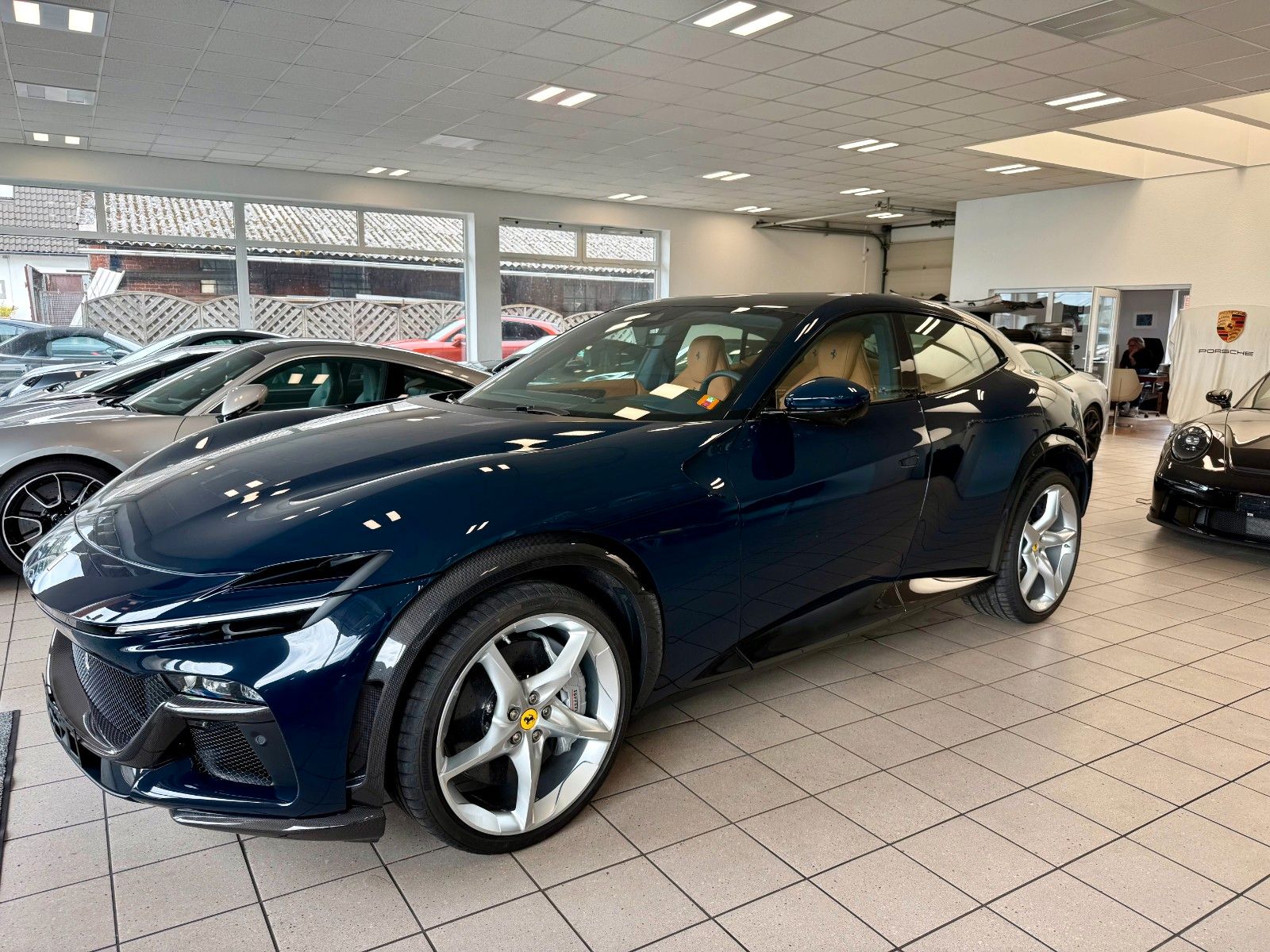 Fahrzeugabbildung Ferrari Purosangue Panorama/Carbon/Burmester/360/Matrix