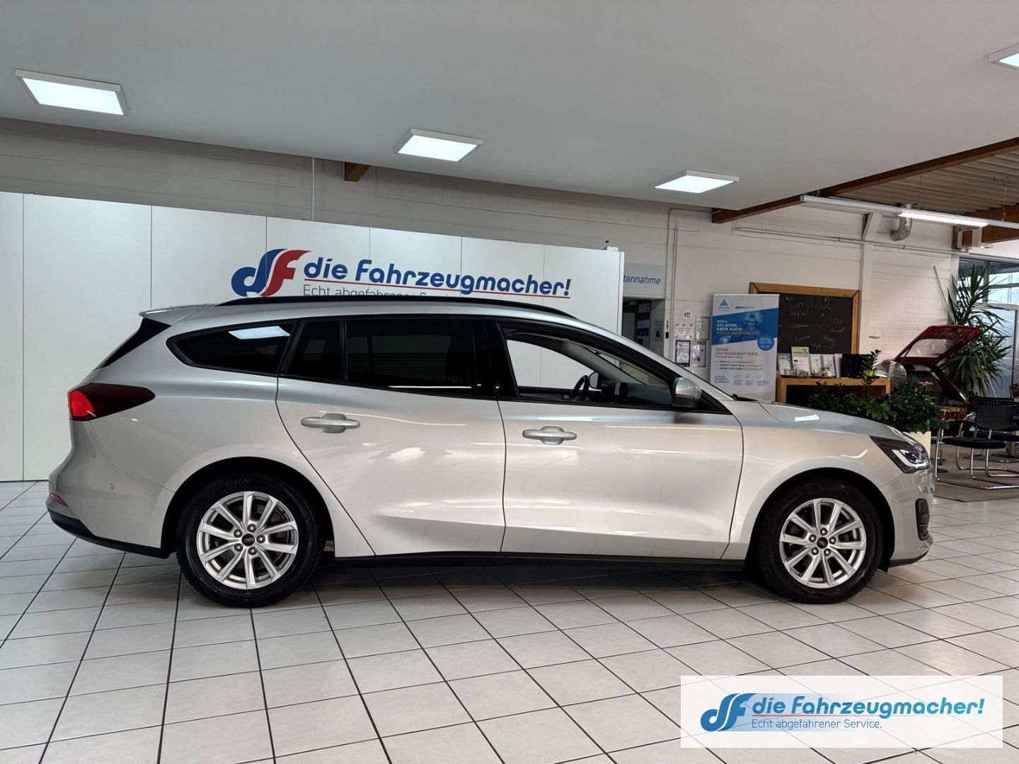 Fahrzeugabbildung Ford Focus Turnier Cool & Connect Navi LED Apple CarP