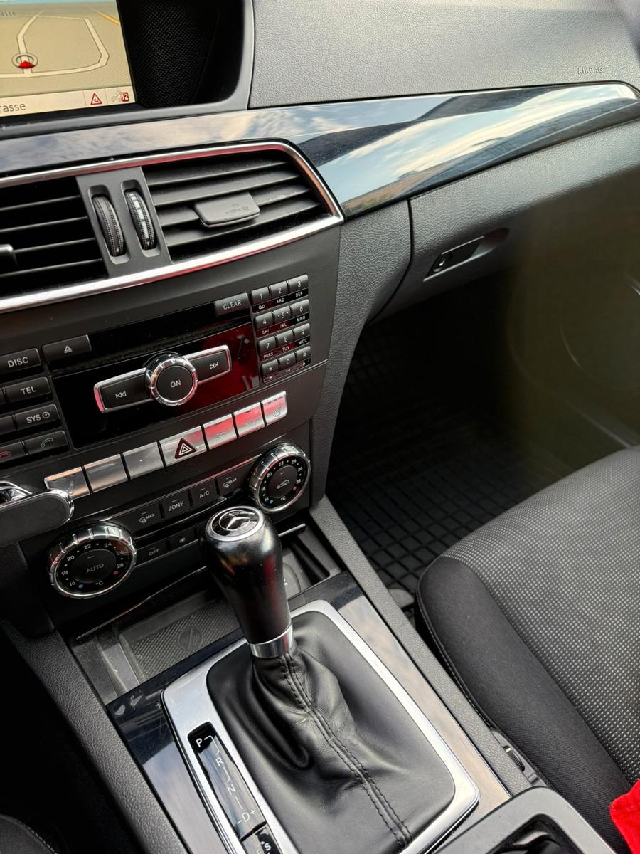 Mercedes-Benz C200 2011 — photo 8