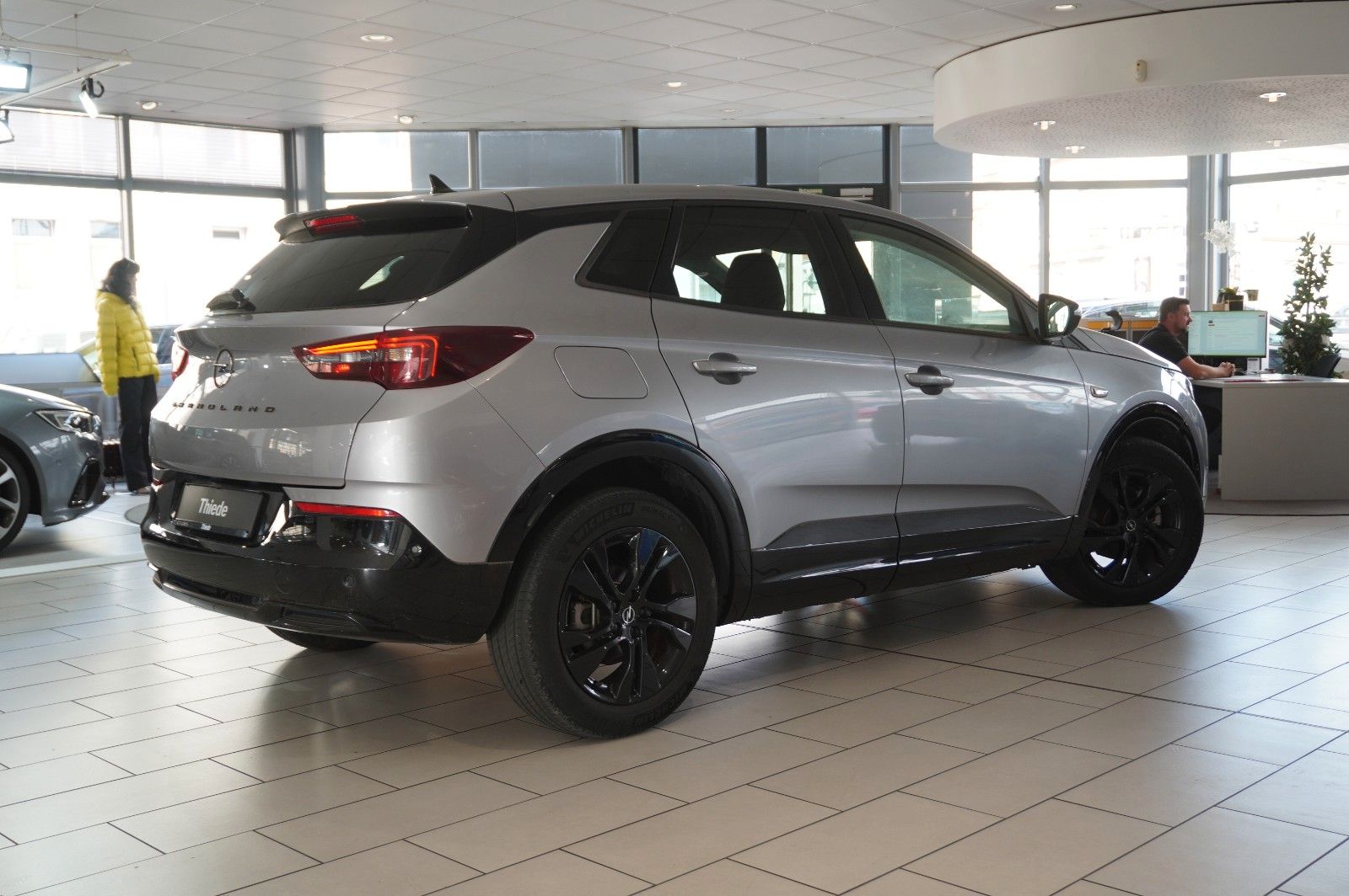 Fahrzeugabbildung Opel Grandland (X) 1.2T GS SPORT NAVI/LED/VIRT./DAB+