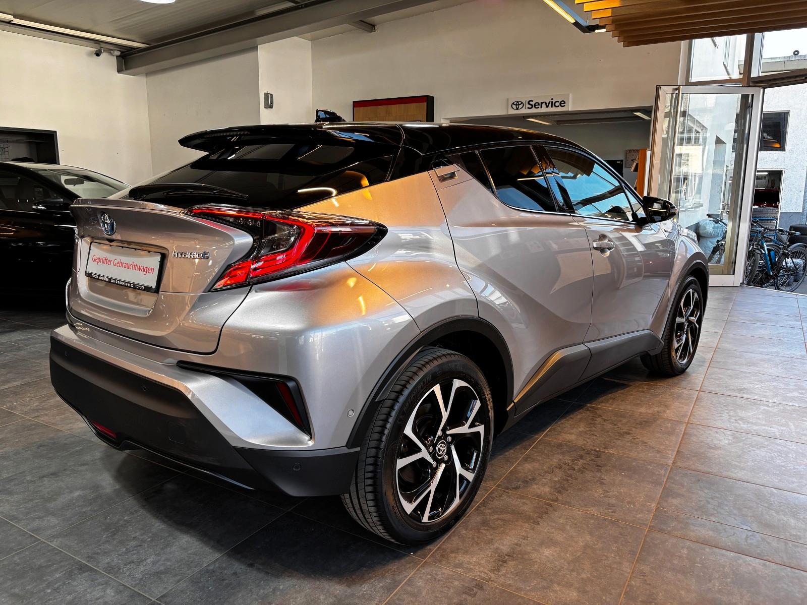 Toyota C-HR Hybrid Style Selection