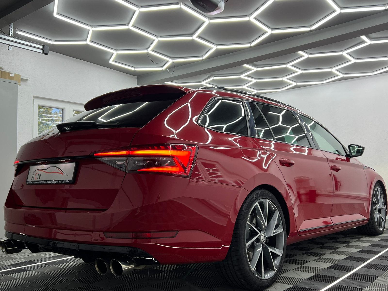 Fahrzeugabbildung SKODA Superb Combi SPORTLINE/LED/STHZ/AHK/ACC/VRTL