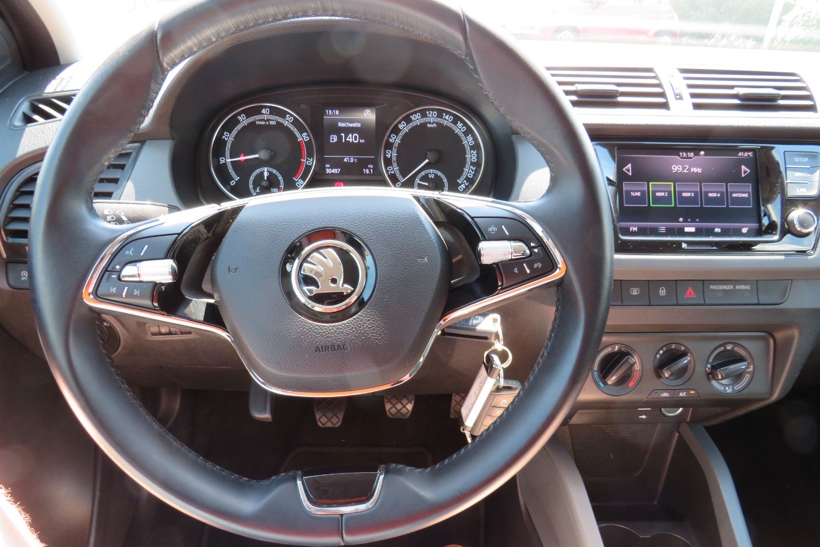 Fahrzeugabbildung SKODA Fabia Combi ALU16`PDC NEBEL APP-CONNECT 1.H