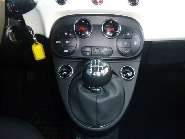 Fahrzeugabbildung Fiat 500 >NAVI/Einparkhilfe/TEMP