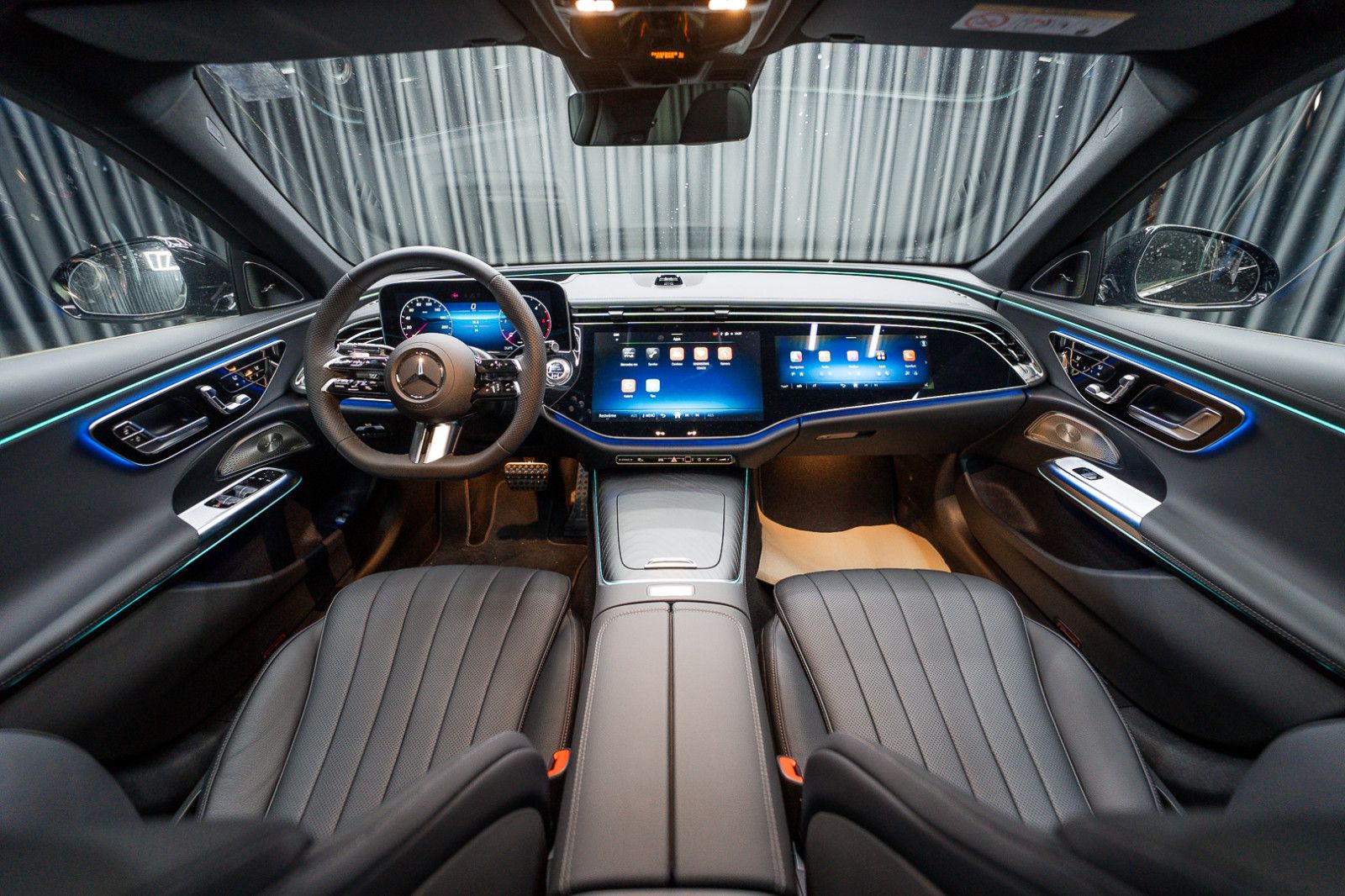 Fahrzeugabbildung Mercedes-Benz E 220d MY25*Premium Plus*Superscreen*20"*Leder-P