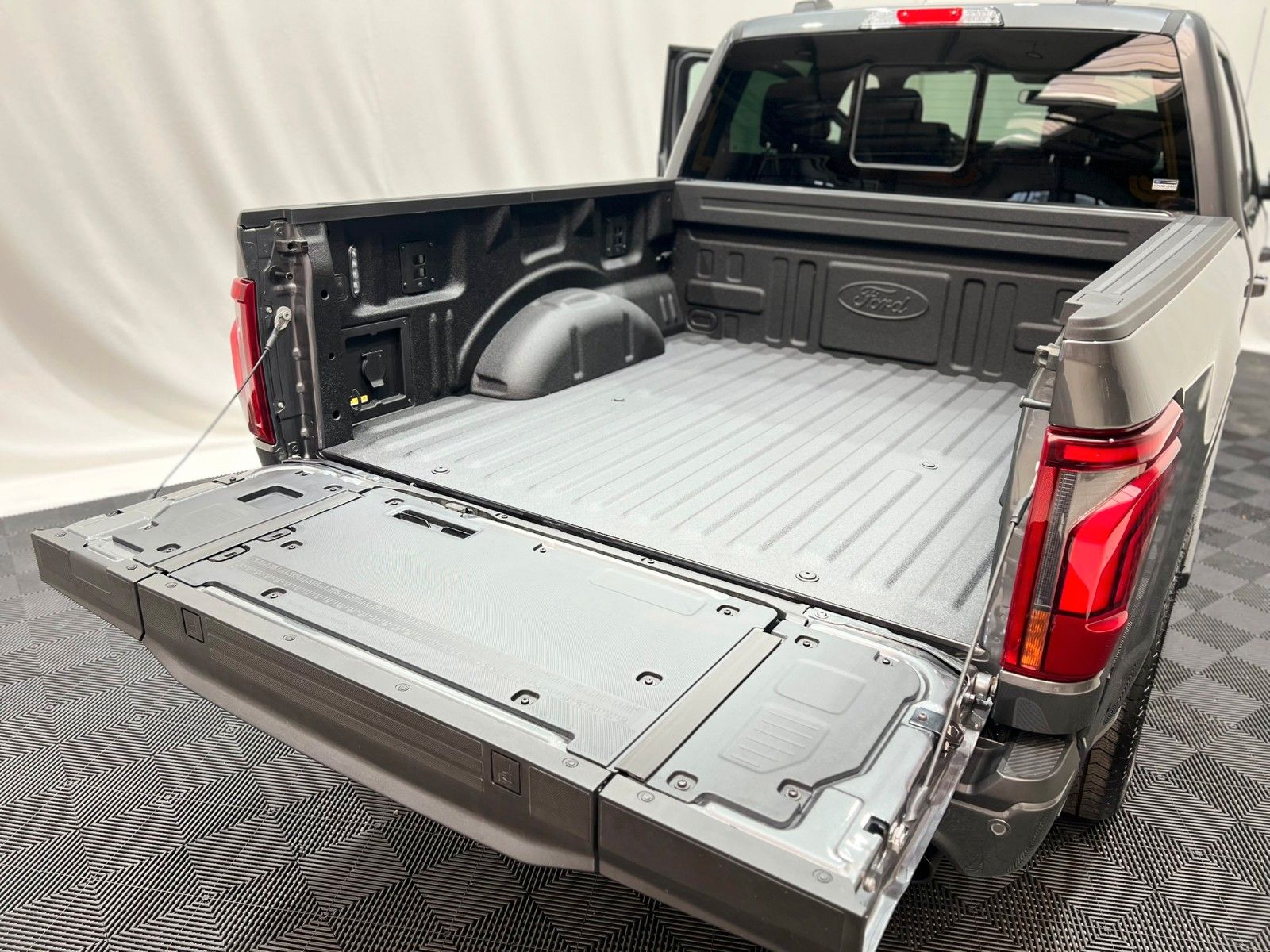 Fahrzeugabbildung Ford F-150 Lariat 5.0L V8  5,5" Black Ed. MY25