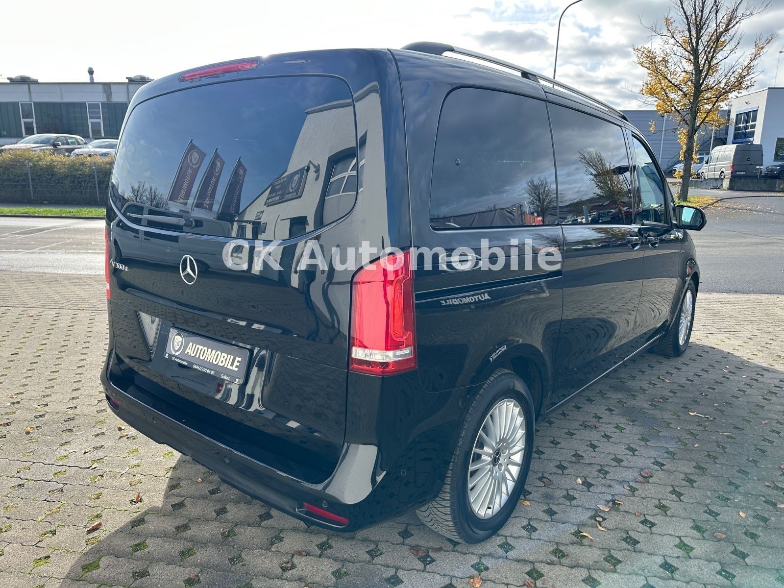 Fahrzeugabbildung Mercedes-Benz V 300d EDITION Kompakt/7 Sitze/Navi/LED/AHK