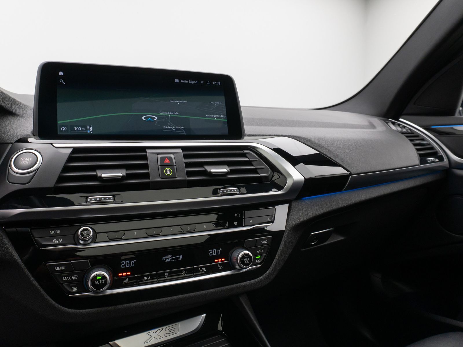 Fahrzeugabbildung BMW X3 xD30e Panorama HUD DAB HiFi Komfort Sport 20"