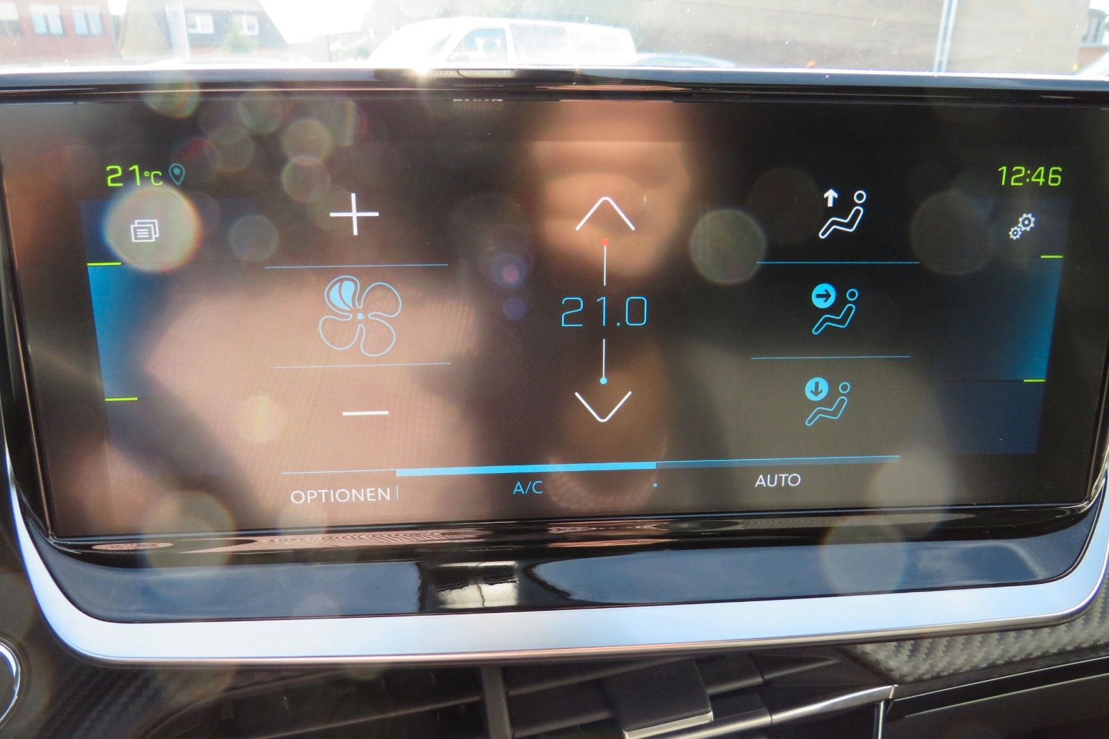 Fahrzeugabbildung Peugeot 2008 e- GT PANO NAVI KAMERA SITZH. PDC 1.HD