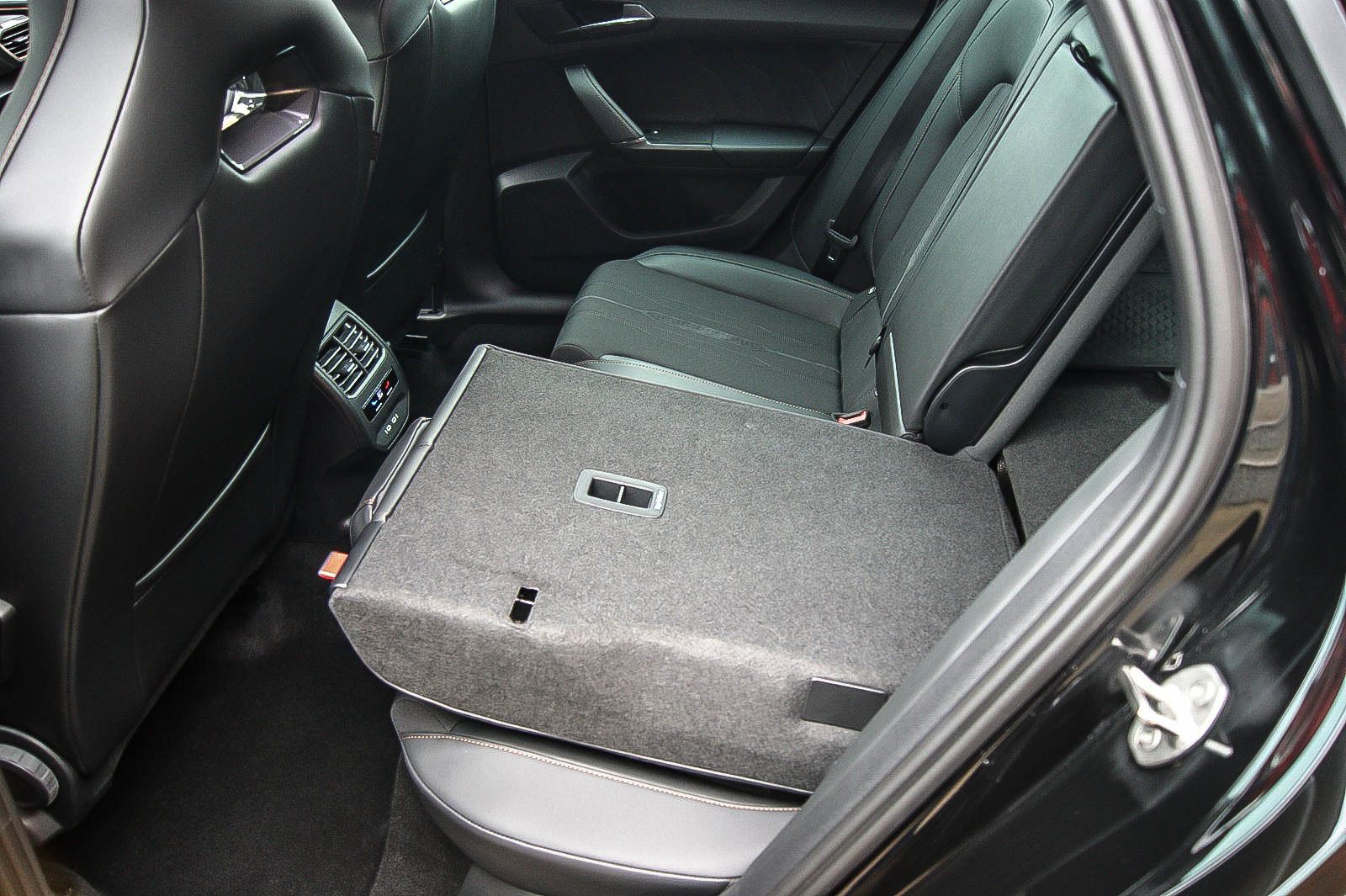 Fahrzeugabbildung CUPRA Leon Sportstourer e Hybrid DSG XL-VISION 1.HAND