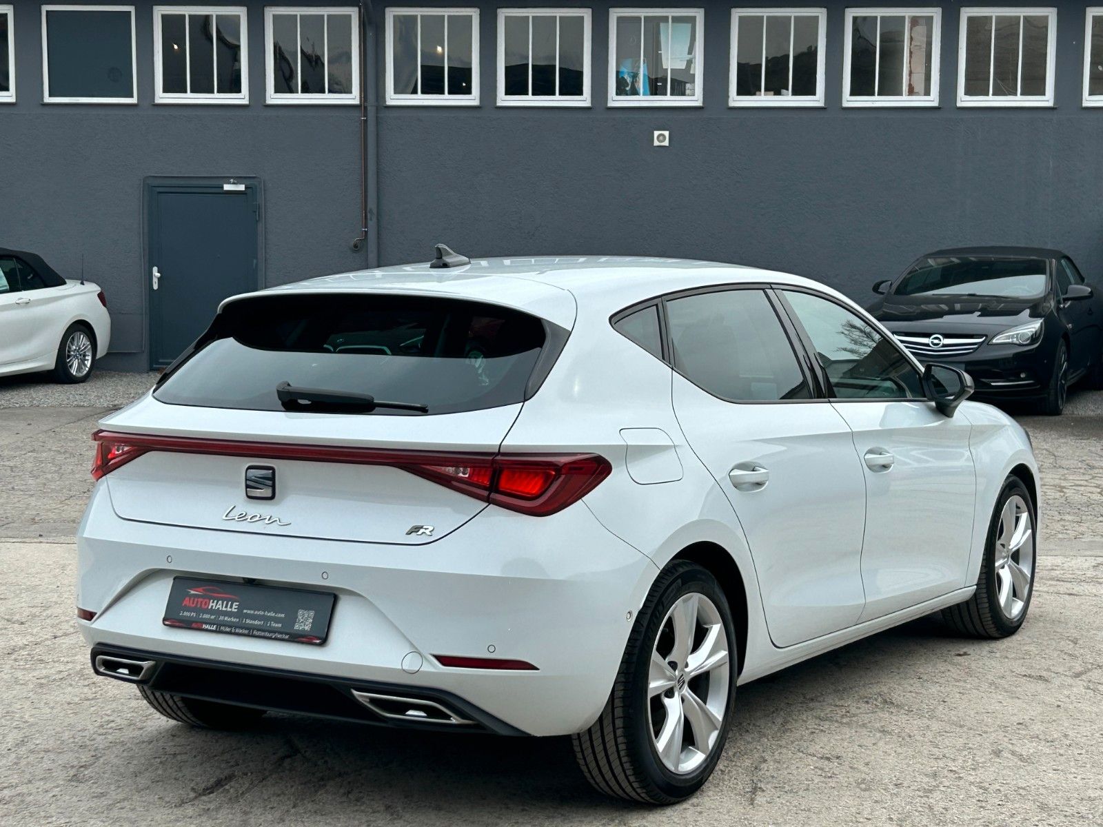 Fahrzeugabbildung SEAT Leon 1.5 TSI FR ACC LED VC SHZ LHZ Kam Ambiente