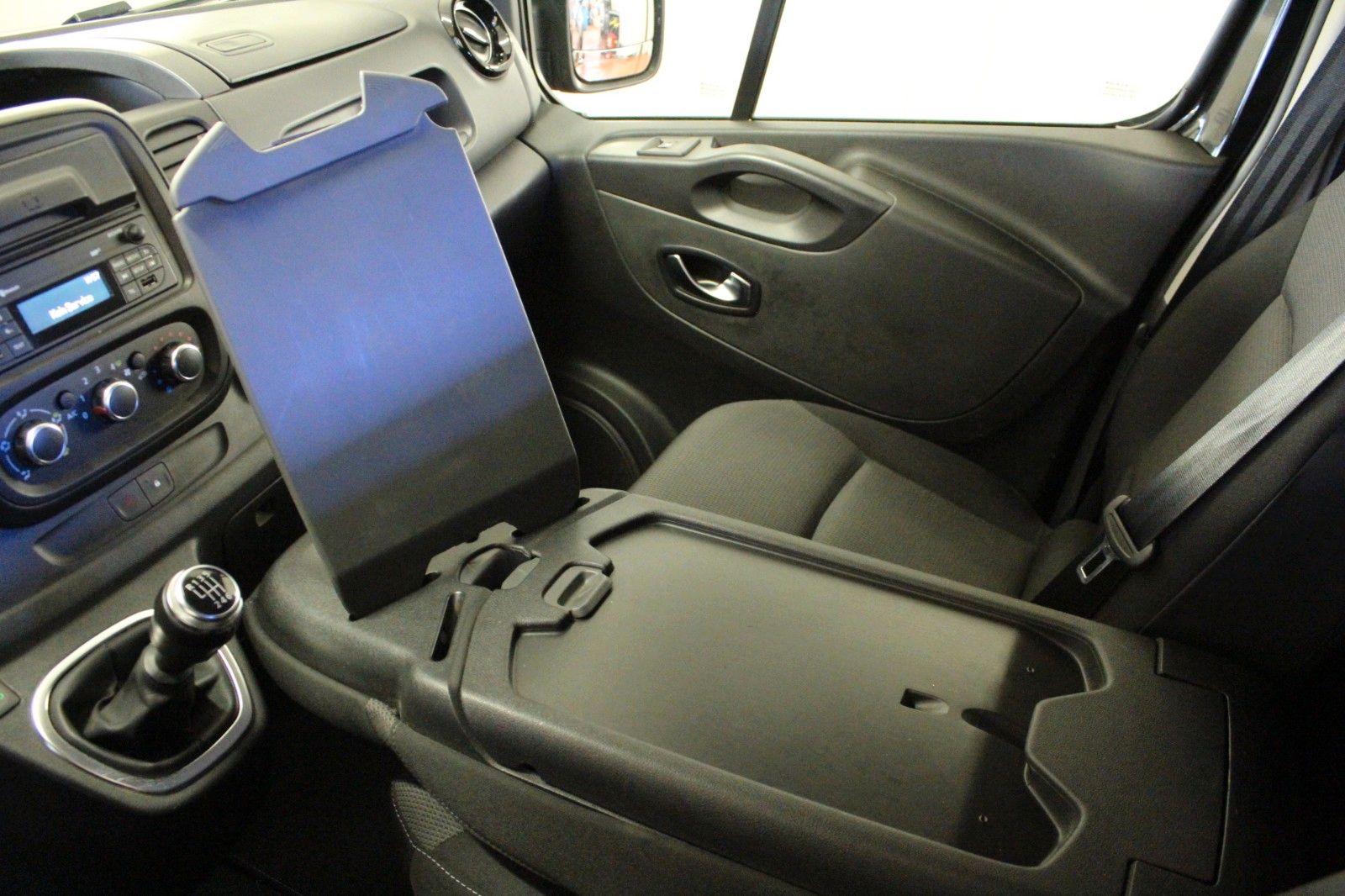 Fahrzeugabbildung Renault Trafic Grand dCi 145 L2H1 LKW 3.0t AHK