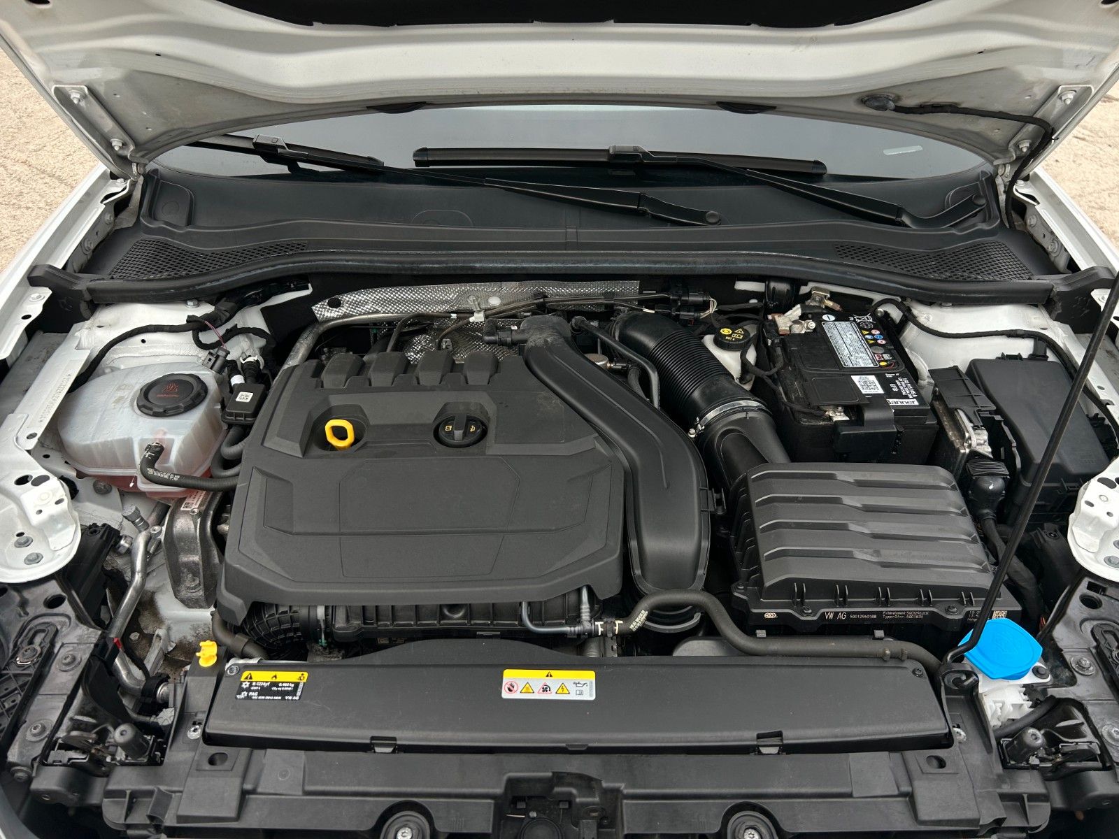 Fahrzeugabbildung SEAT Leon 1.5 TSI FR ACC LED VC SHZ LHZ Kam Ambiente