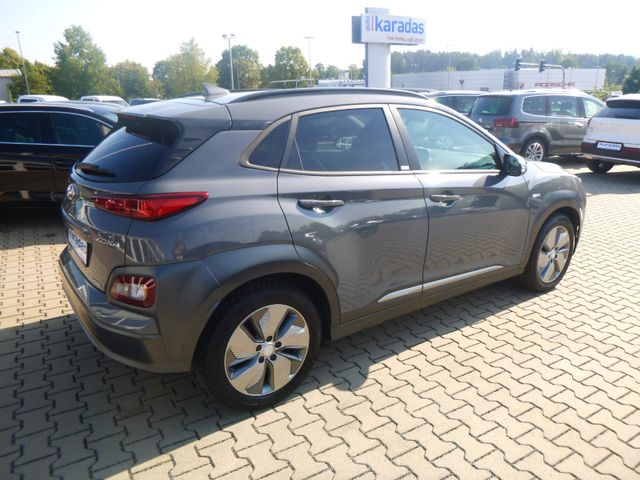 Fahrzeugabbildung Hyundai Kona Style Elektro 2WD >Wärmepumpe/KAM/NAV<