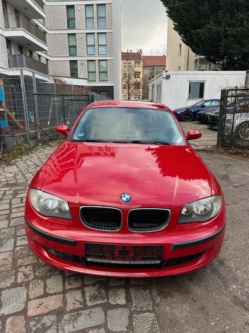 BMW Lim. 118i Automatik+Navi+Leder