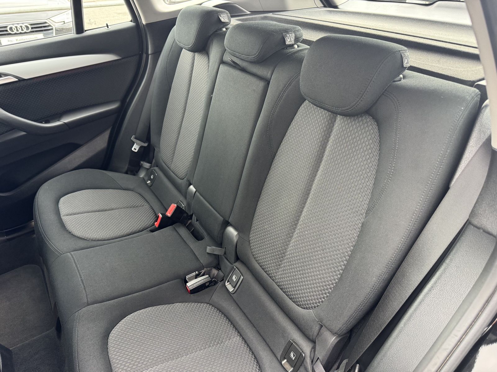 BMW X1 sDrive18d Advantage Kamera Sitzh Navi LED foto 16