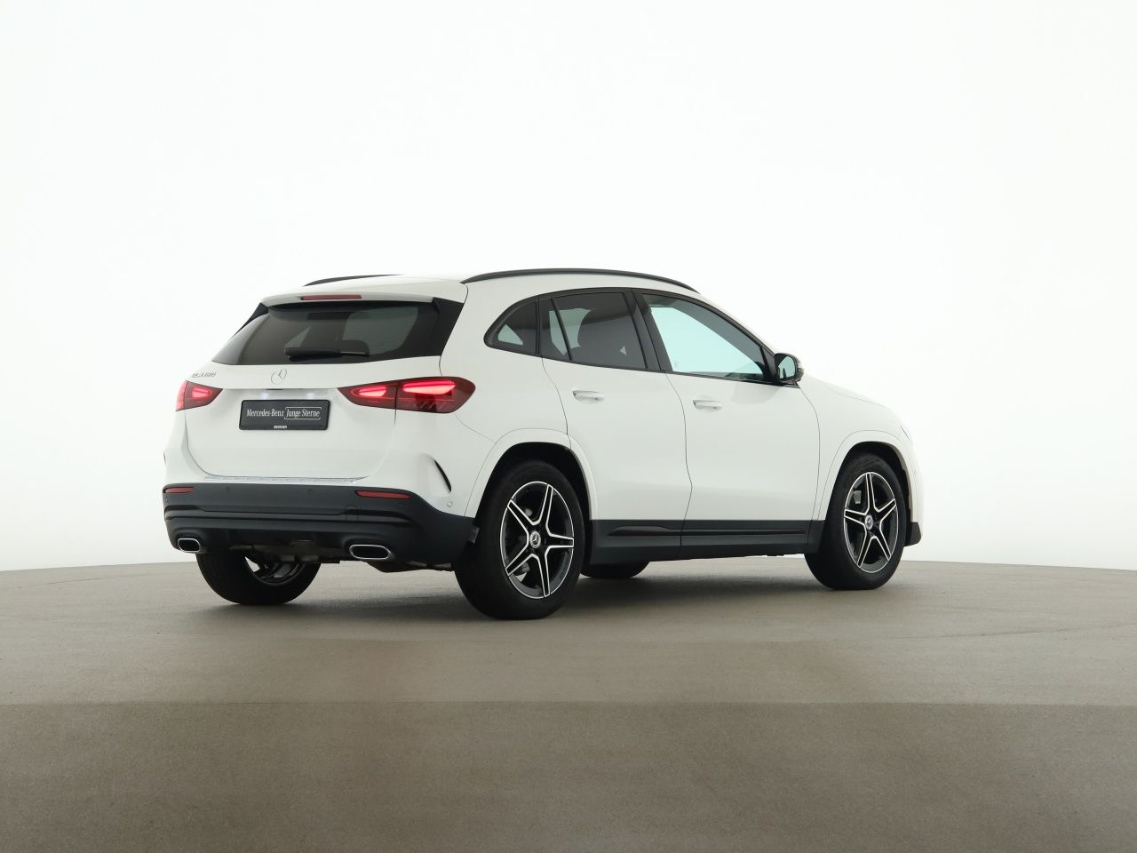 Mercedes-Benz GLA 180 Edition AMG AHK Distr. 360 Multibeam LED foto 7