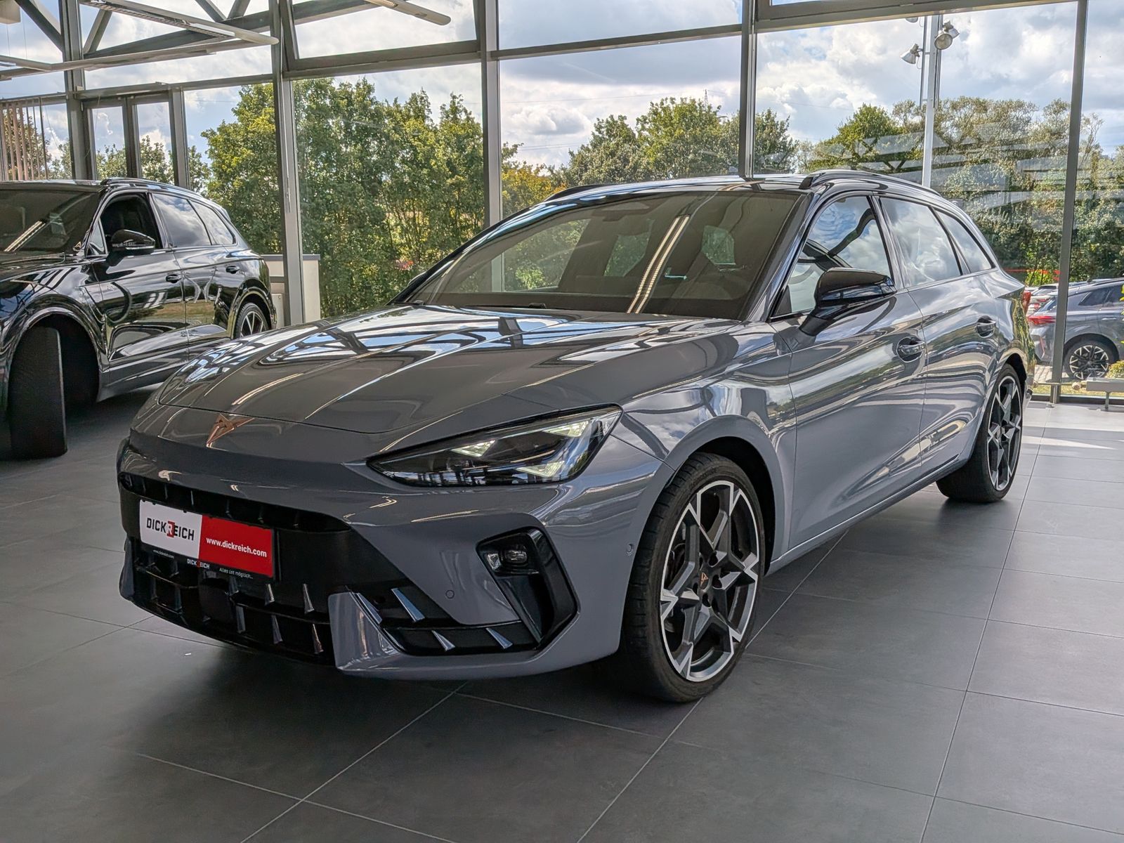 Fahrzeugabbildung CUPRA Leon 1.5 eTSI DINAMICA MATRIX ACC PANO AHK 5J-Ga