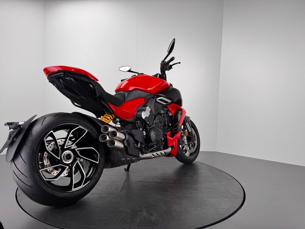 Fahrzeugabbildung Ducati DIAVEL V4 *0KM