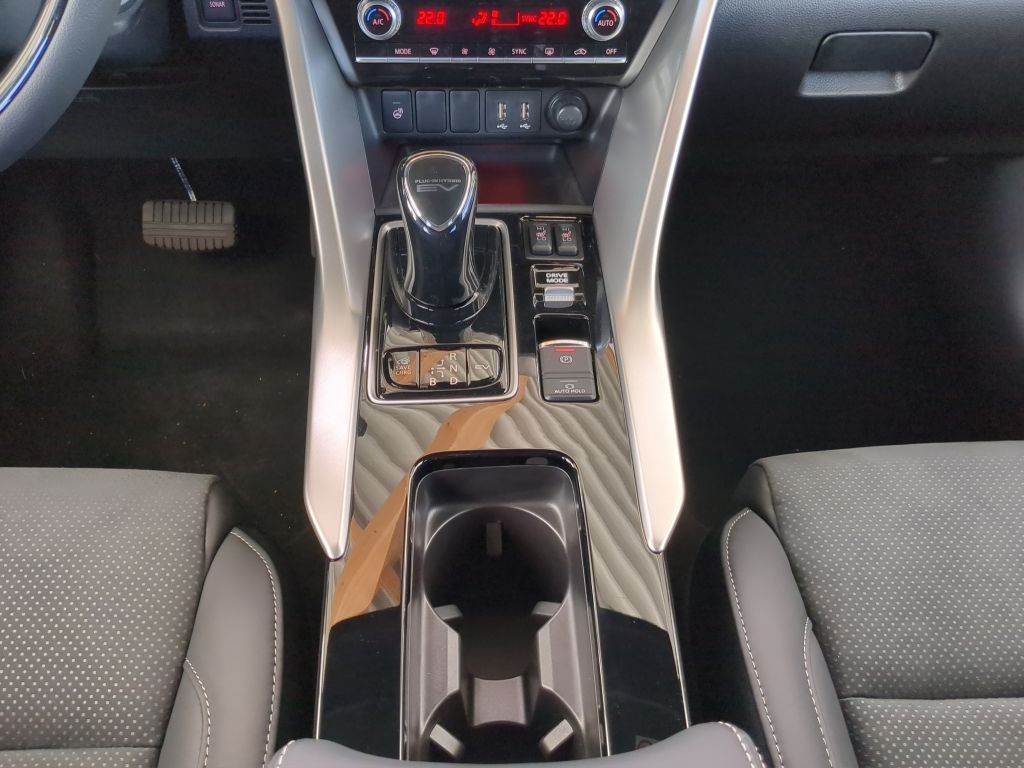 Fahrzeugabbildung Mitsubishi Eclipse Cross 2.4 PHEV 4WD Select