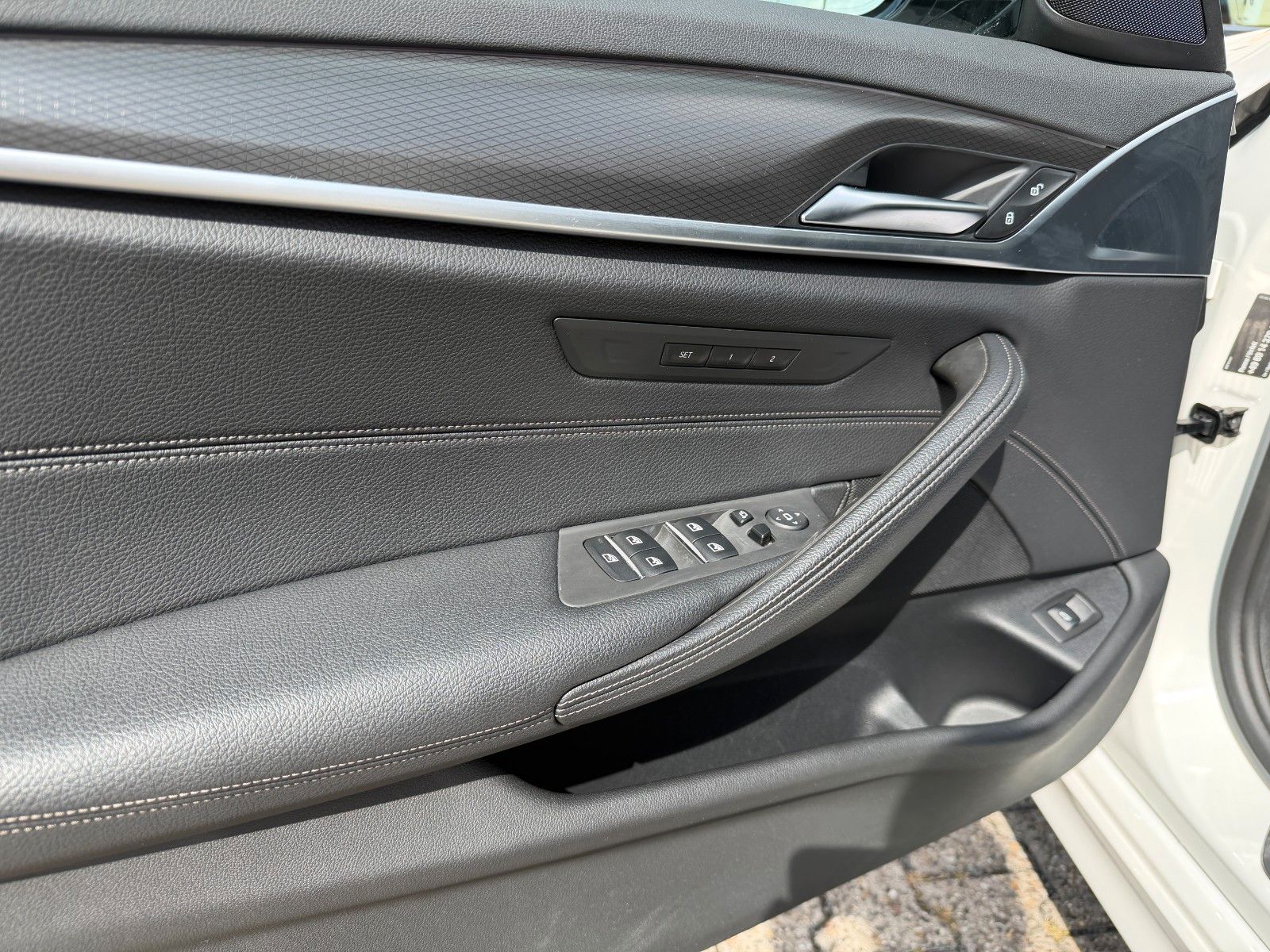Fahrzeugabbildung BMW 540d Touring xDrive M Sport AHK PANO HUD LEDER