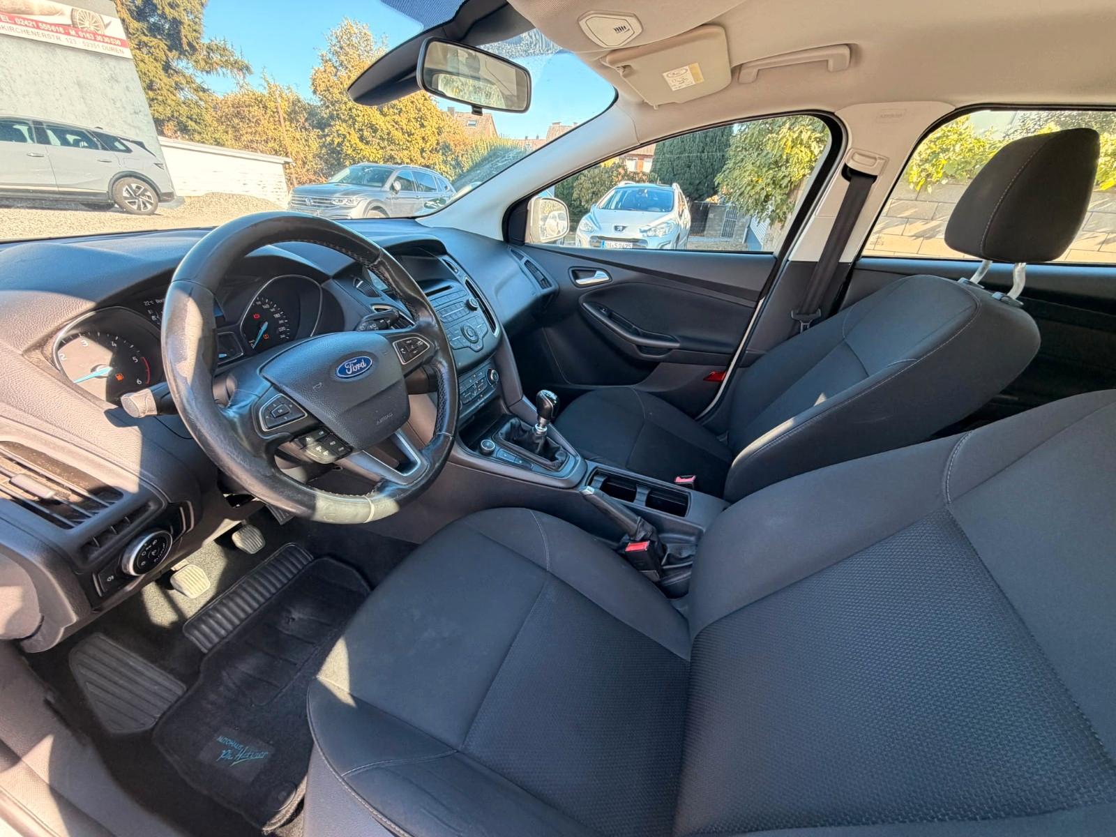 Ford Focus 2015 — photo 20