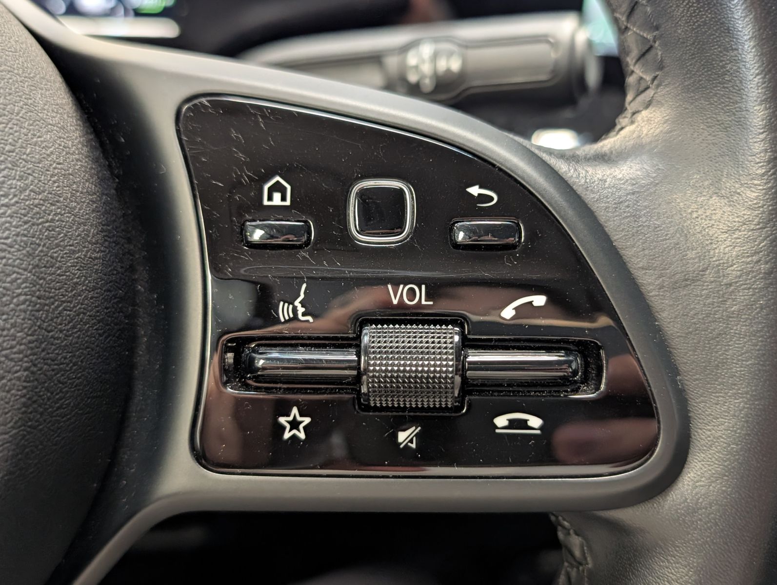 Fahrzeugabbildung Mercedes-Benz GLA 250 e EQ LED*NAVI*CARPLAY*SPURH.*PARKASSIST*