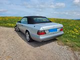 Mercedes-Benz 220 - Mercedes-Benz 220 mit Benzin-Antrieb: Cabrio